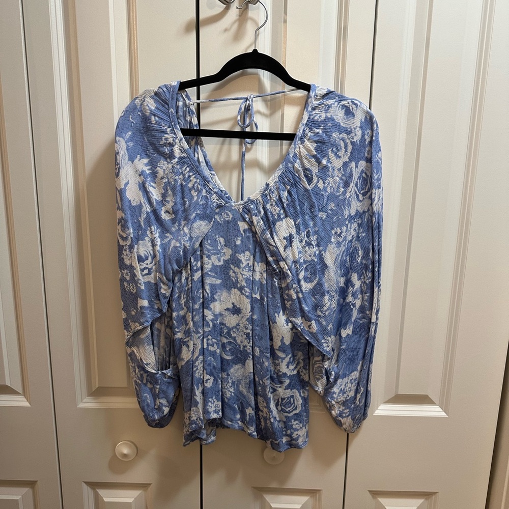 Floral Blue and White Women's Top